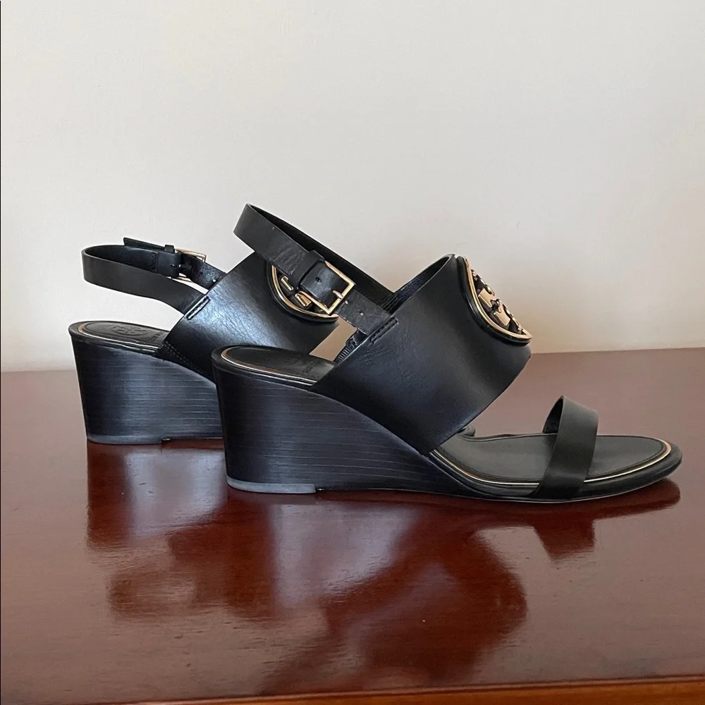 Tory Burch Perfect Black/Gold Metal Miller 65mm Wedge Veg Leather Sandal 8 NIB